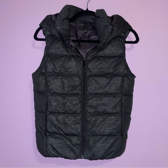 Uniqlo Jackets & Blazers - Uniqlo Charcoal Puffer Vest